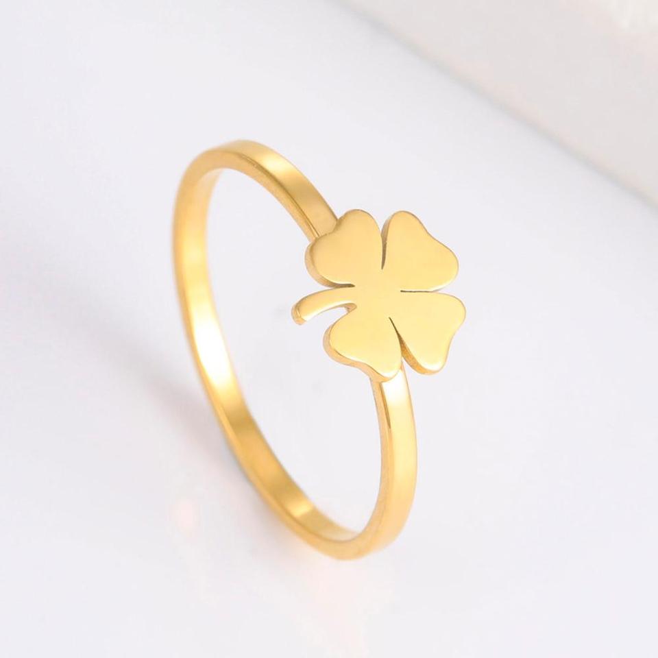 Simple Clover Ring